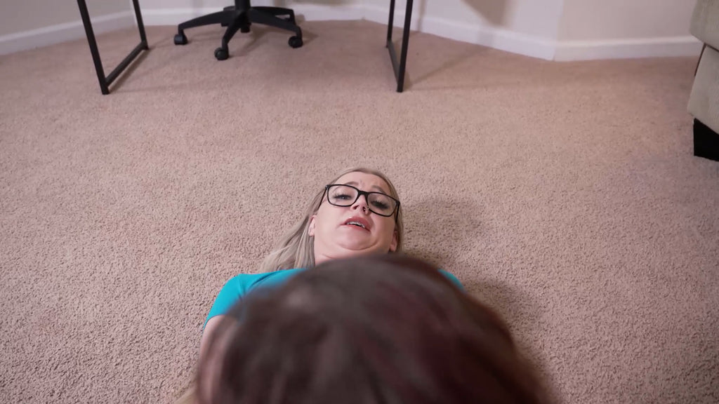 JOSIE SWALLOWS HER AIR BNV GUEST
