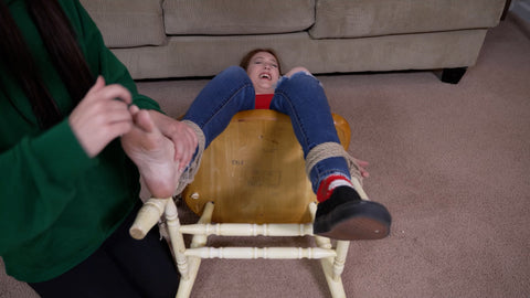 ROOMMATE TICKLES - LANEY QUINN