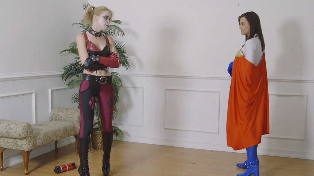 AMAZING ALEXIS VS HARLEY QUINN