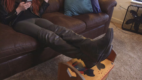 SCARLETT'S ASS AND FEET 2