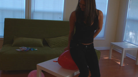 LEXI BALLOON POPPING