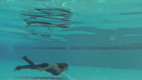 TOYS IN THE POOL