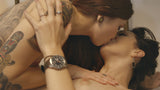 LOVERS IN JEANS
